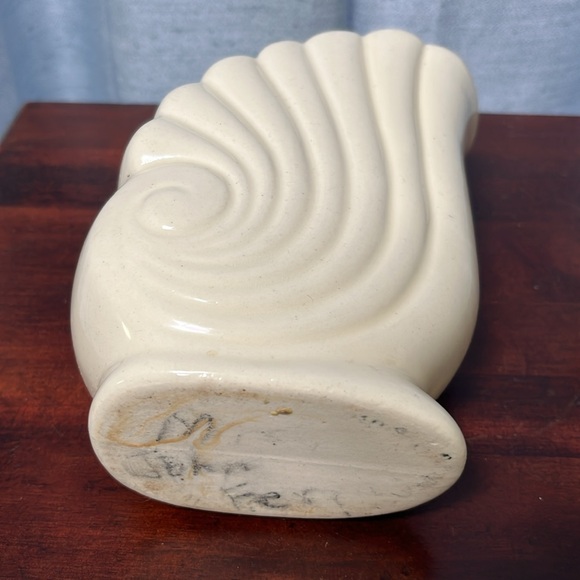 Vintage Art Deco Ceramic Vase Nautilus Shell or Cornucopia Shape, Off White - Picture 5 of 6
